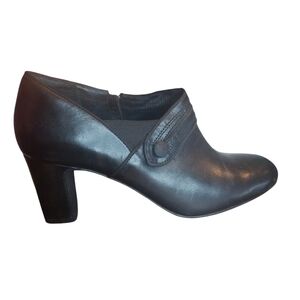 Clarks Black Leather Heeled Pumps